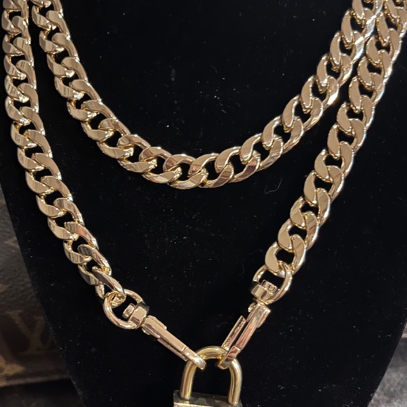 Louis Vuitton Padlock on Chain Gold Necklace - Picture 6 of 6